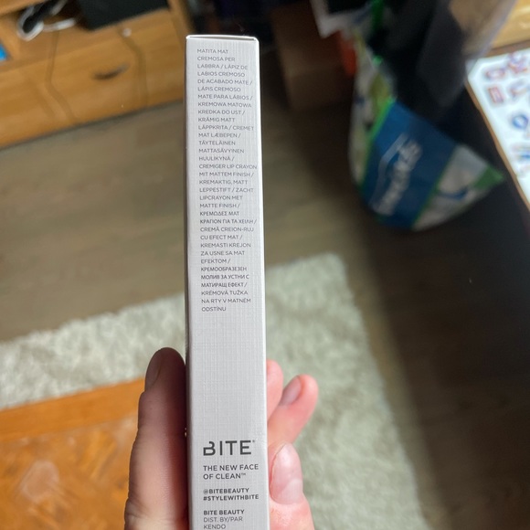 Unopened and silky texture! - Picture 2 of 5